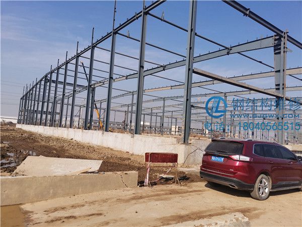 湖北省孝感市漢川富川網營物聯大型鋼結構廠房安裝(圖1)